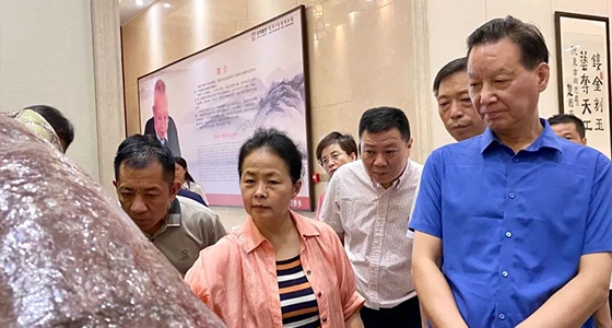 石语千秋松，，，，，广迎八方客——尊龙凯时·倪东方艺术博物馆